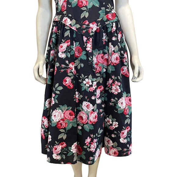 Vintage Retro-style 50’s Fit & Flare Floral Dress - Picture 5 of 15